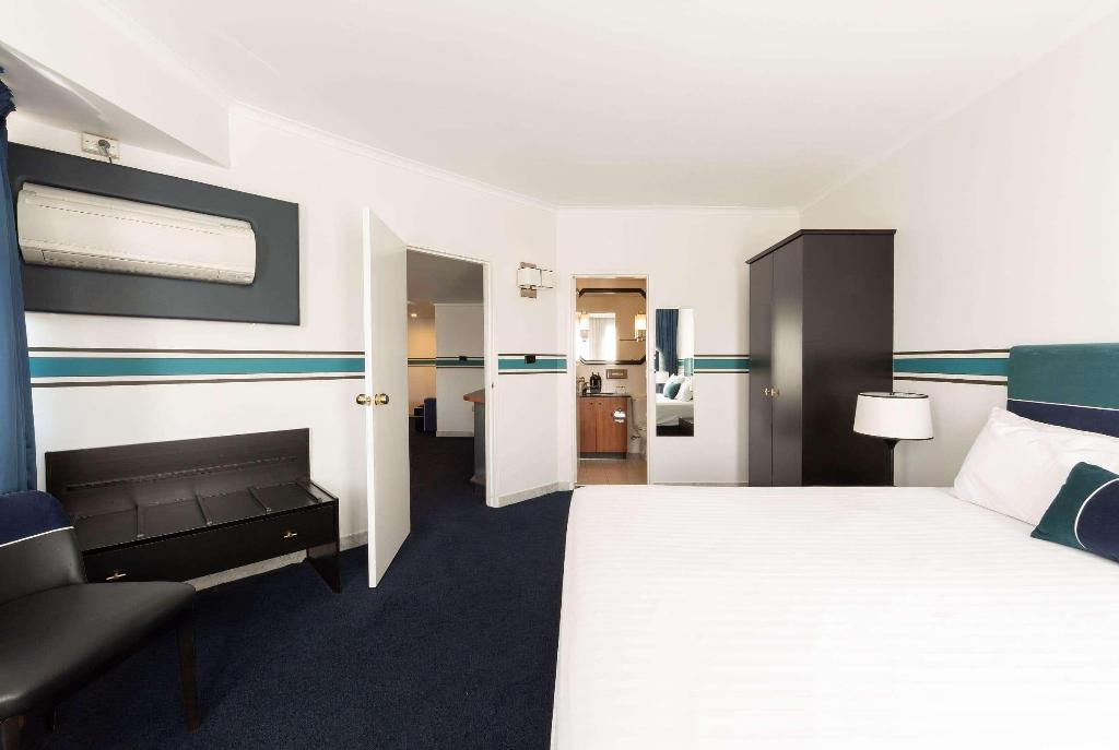 Ramada by Wyndham Diplomat Canberra