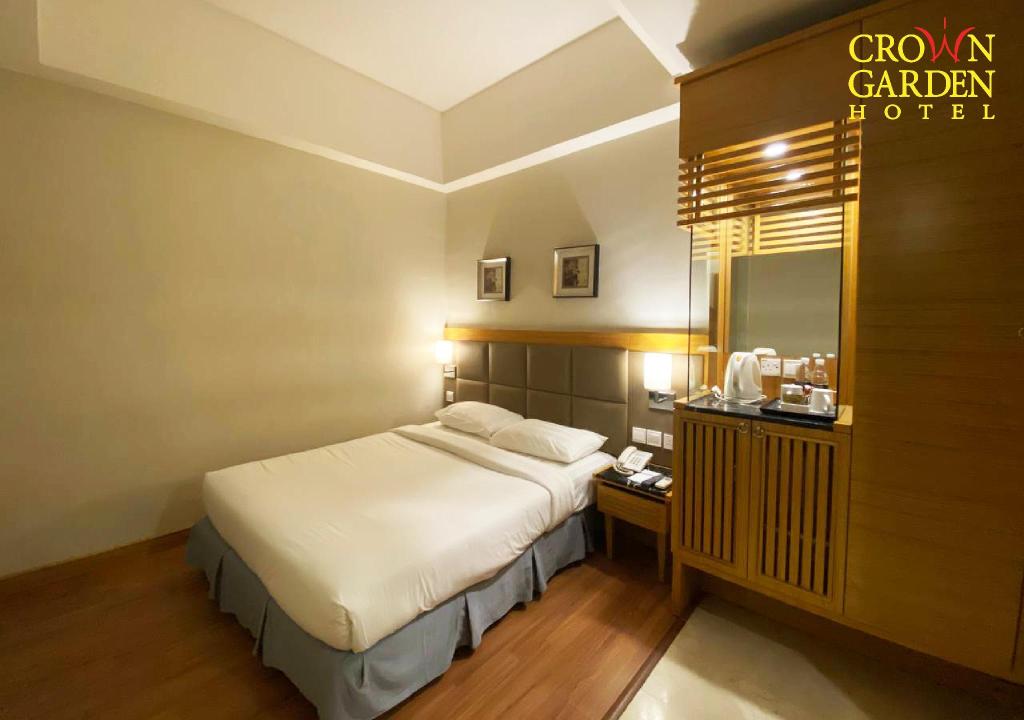 Crown Garden Hotel