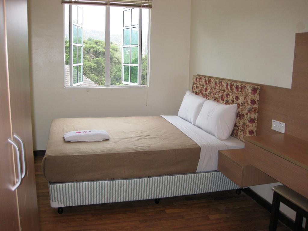 Iris House Resort