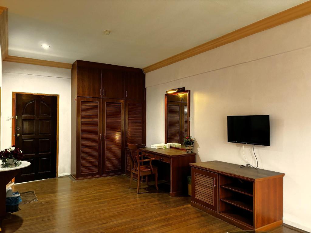 The Cool Point Hotel