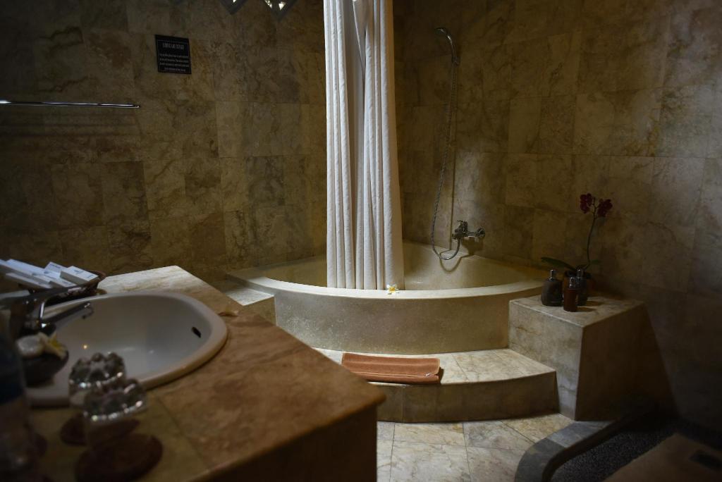 Lumbung Sari Cottages & Spa