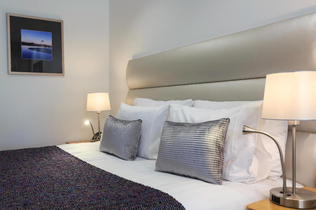 Trailways Hotel Nelson