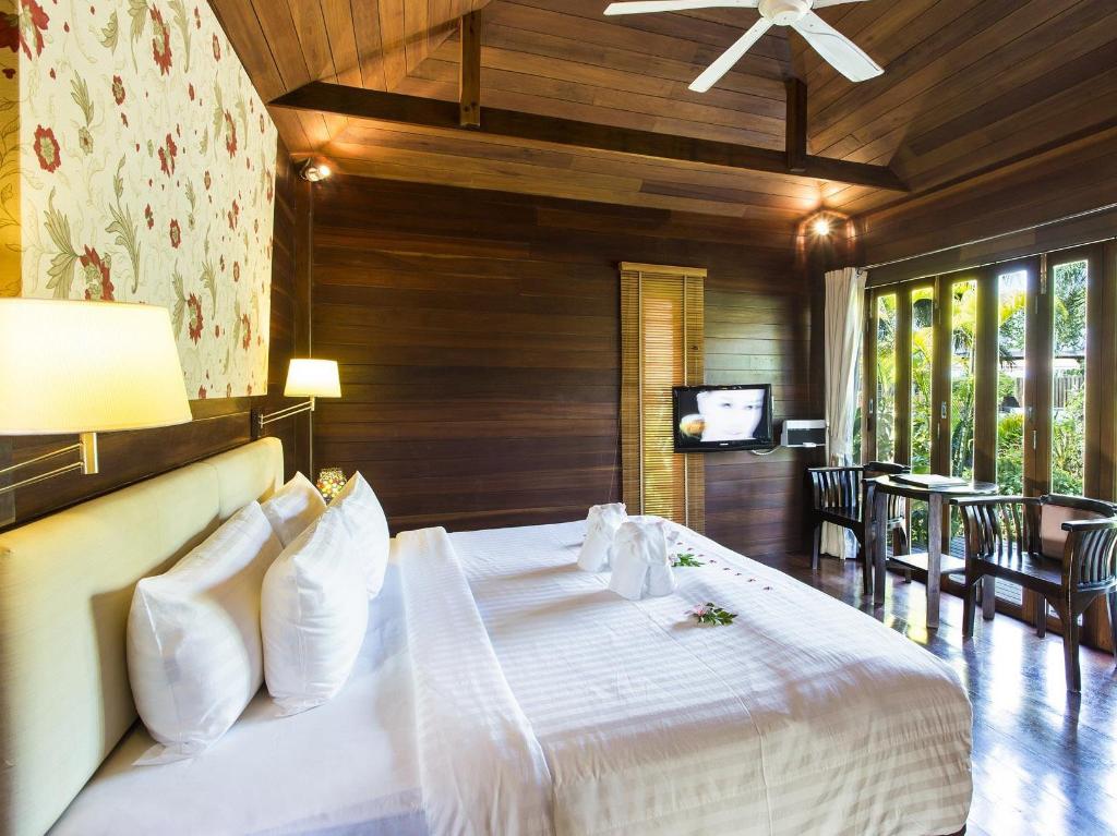 Blue Lake Resort  Spa