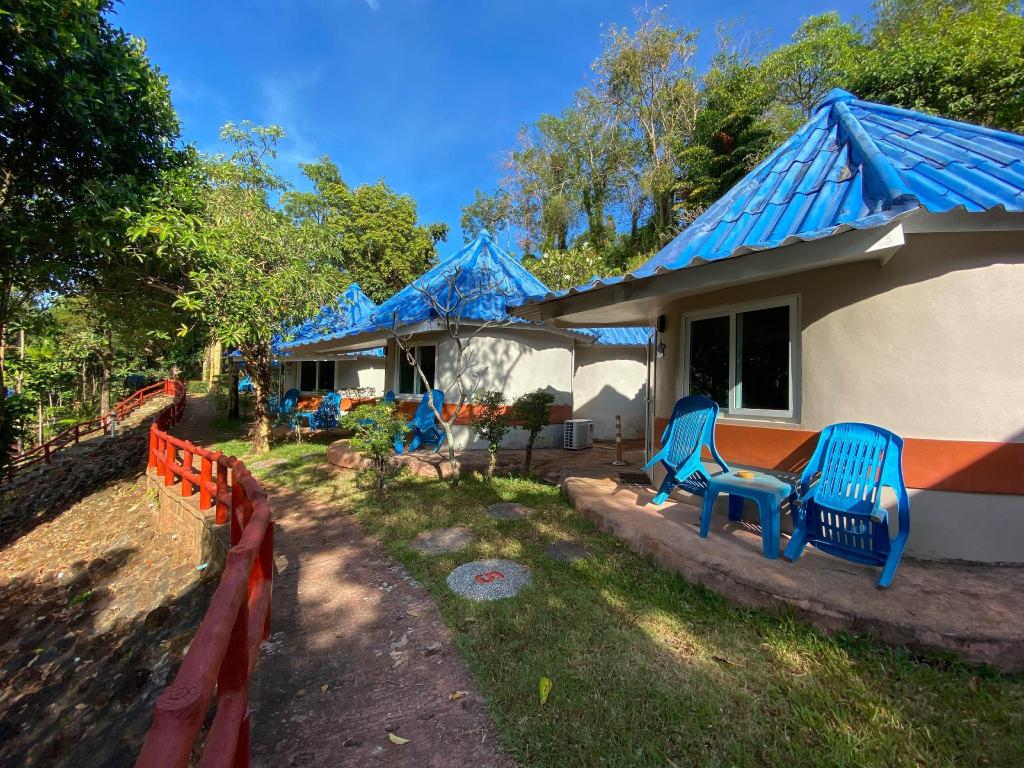 Koh Mak Buri Hut Natural Resort