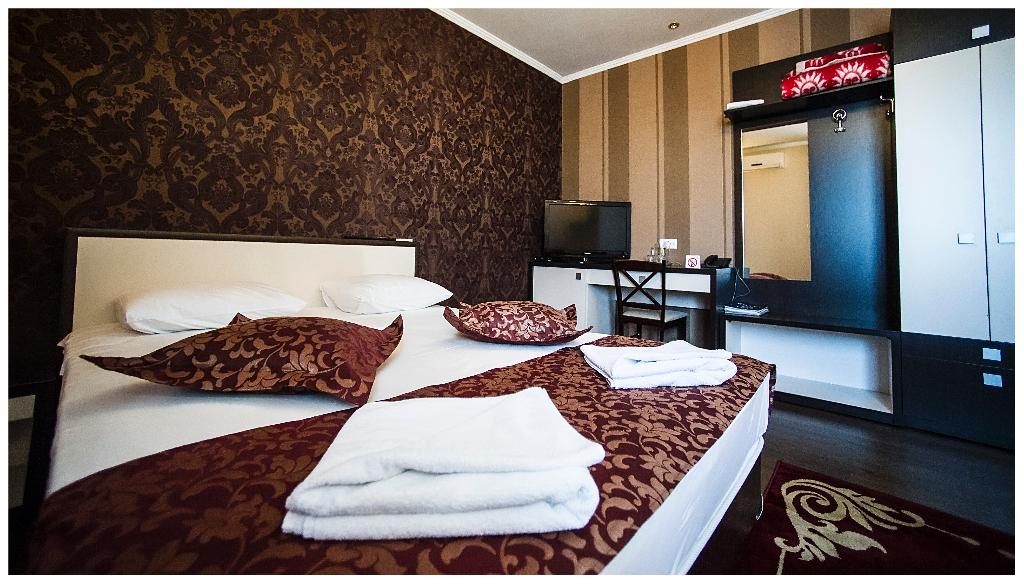 Iris Hotel