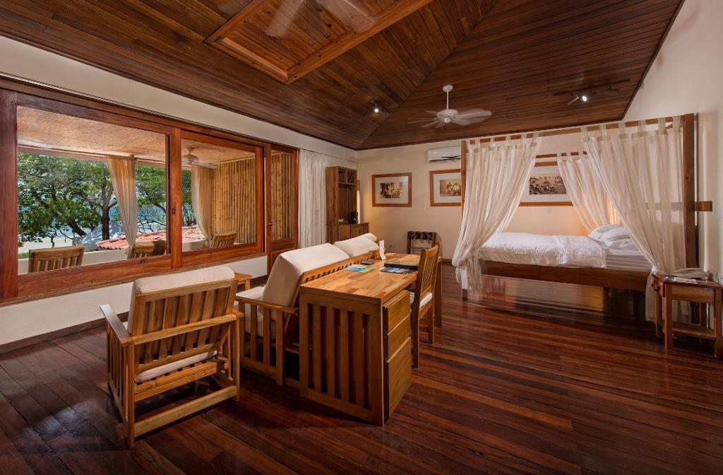 Capitan Suizo Beach Front Boutique