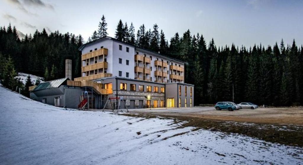 SPORT HOTEL POKLJUKA