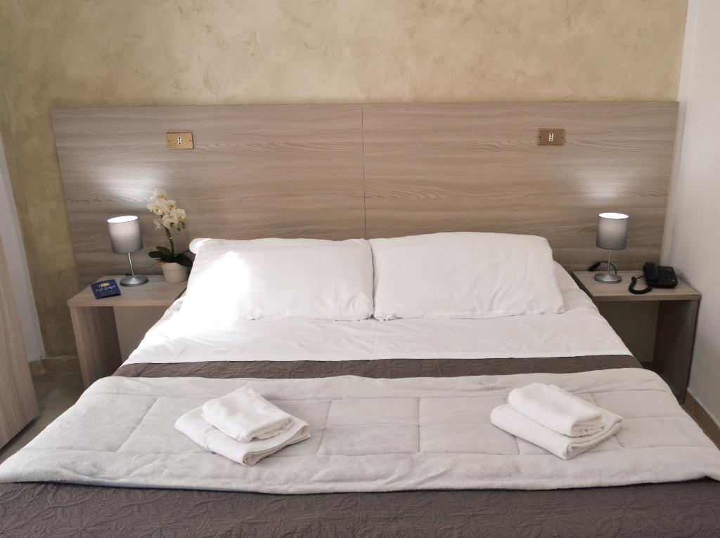 Hotel Colombo, Italien, Neapel. Großes 40