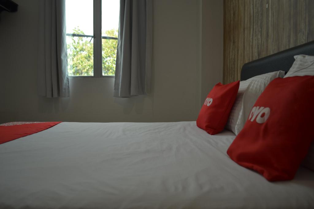 OYO 89715 CK Hotel 2