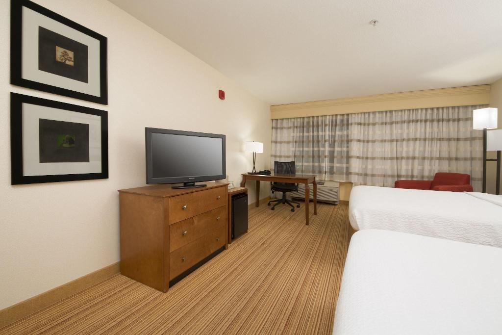 Courtyard Sacramento Folsom