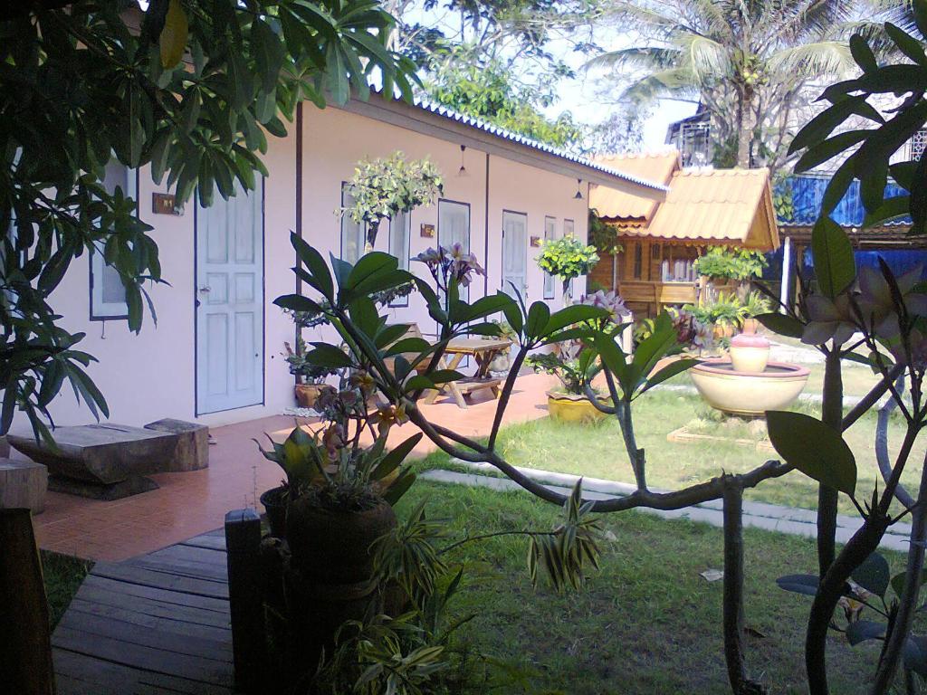 Natcha Guest House