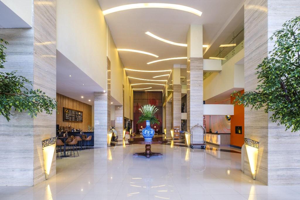 Grand Artos Aerowisata Hotel And Convention