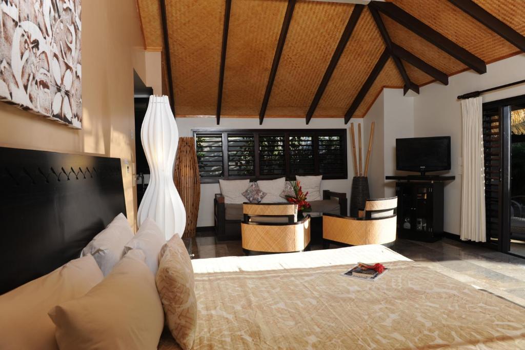 Crown Beach Resort & Spa