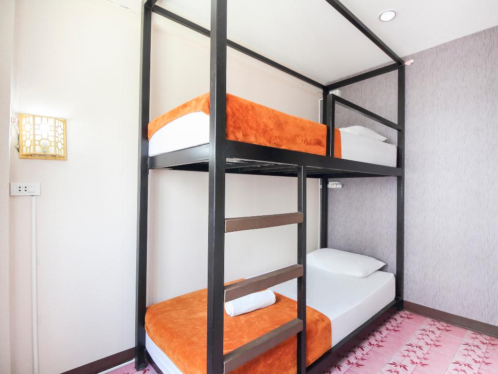 Na Banglampoo Hotel