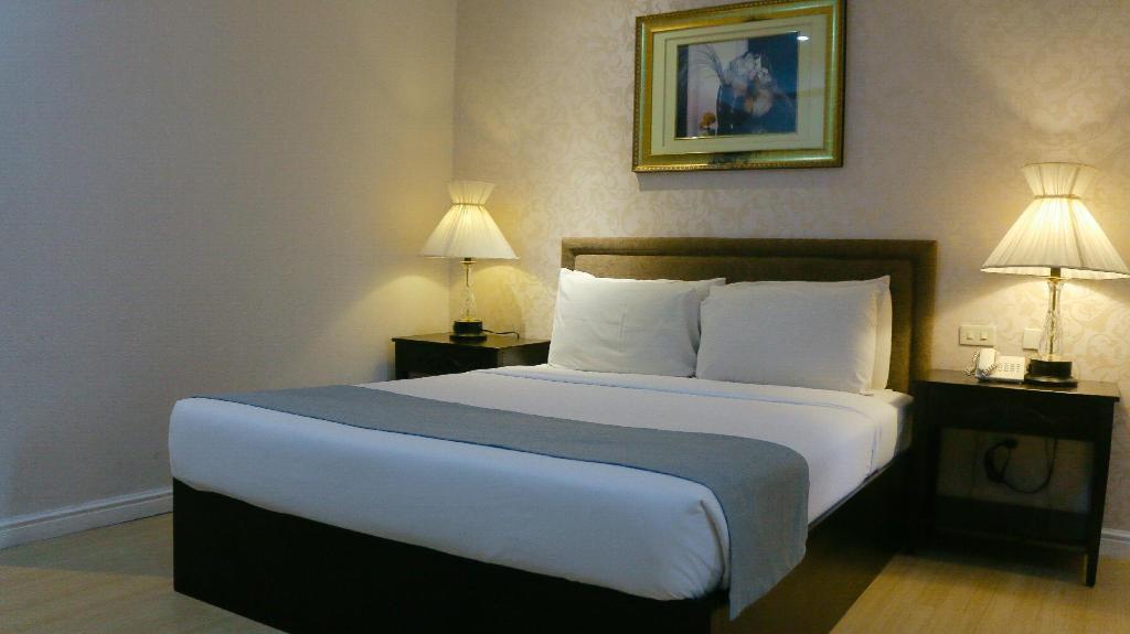 Queen Margarette Hotel Main