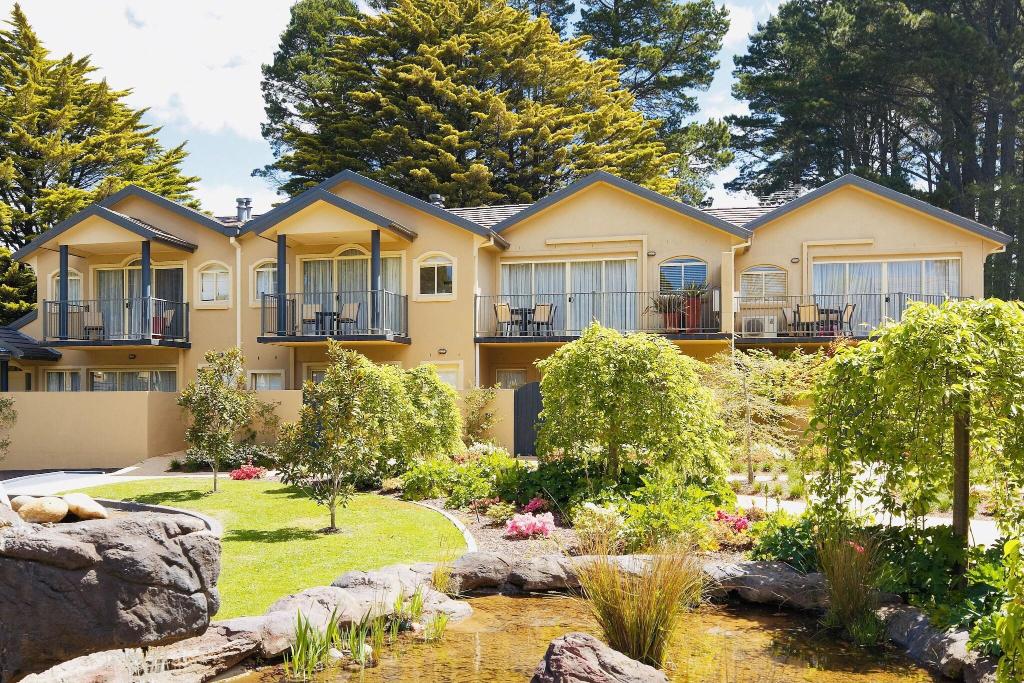 The Falls Mountain Retreat