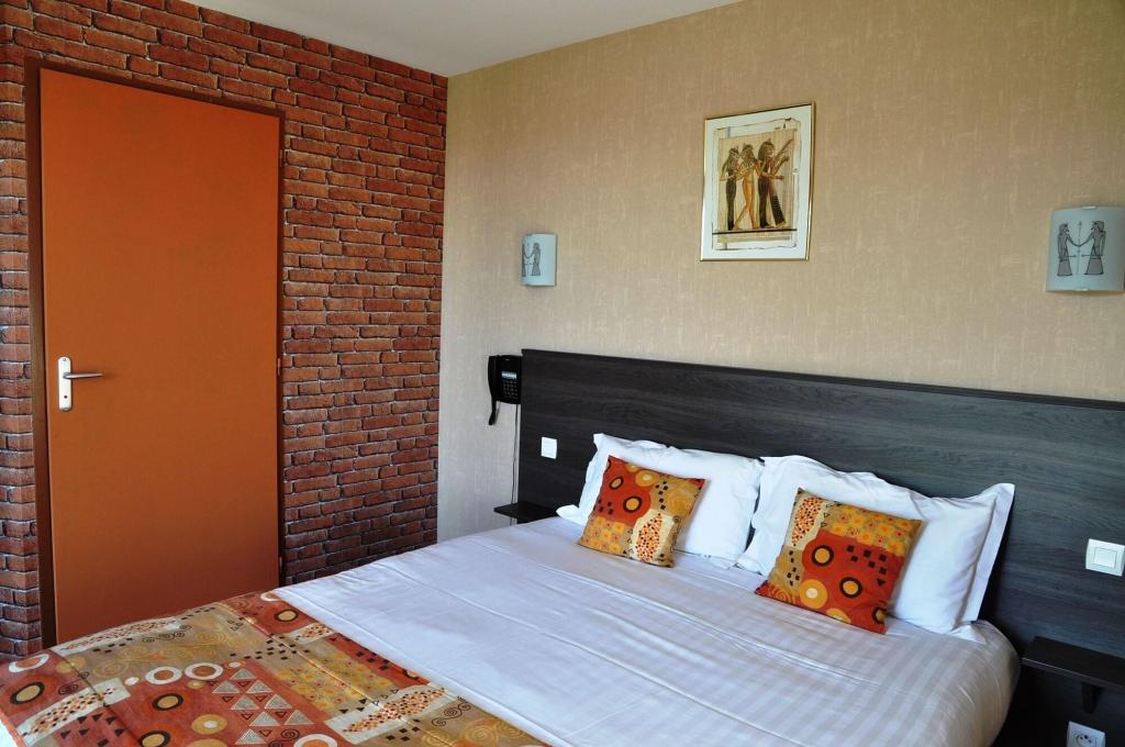 Brit Hotel Azur