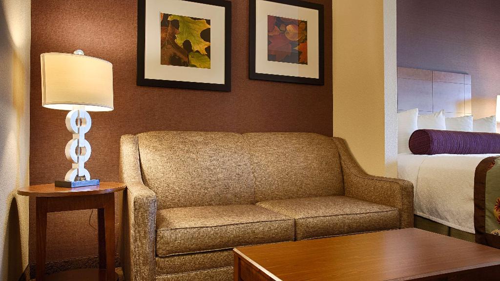 Best Western Plus Carousel Inn & Suites