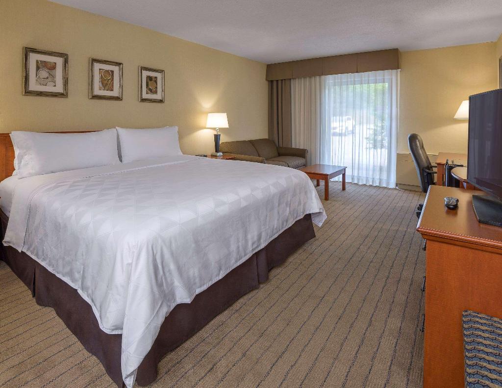 Allure Hotel & Conference Centre