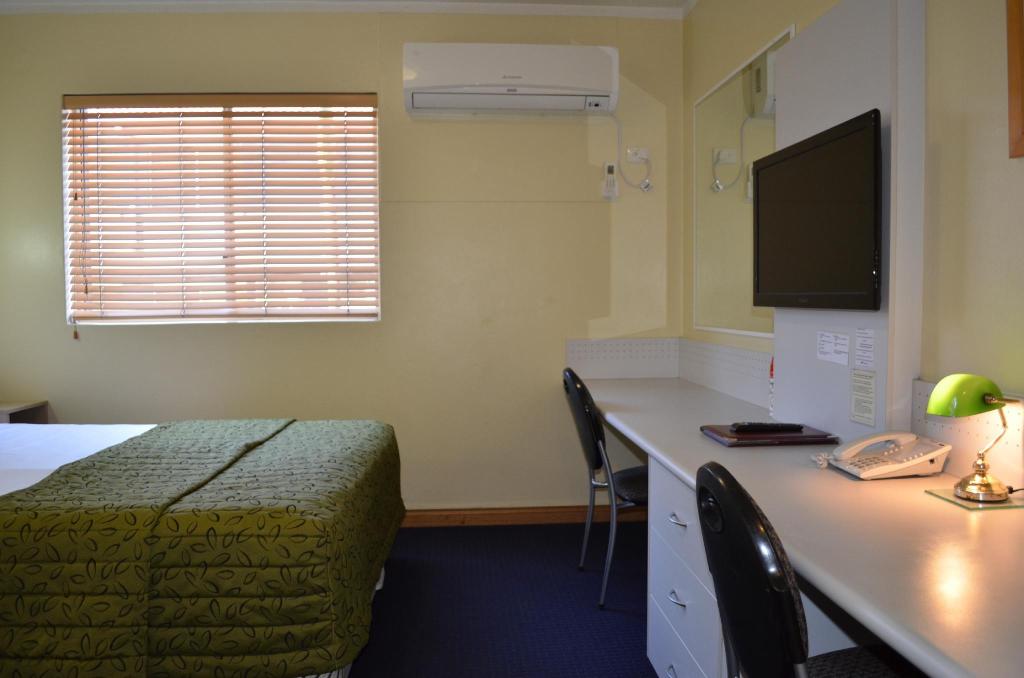Airport Motel