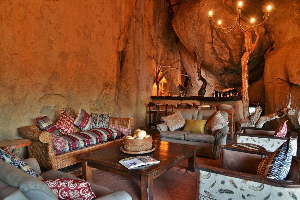 Camp Amalinda - Lobby