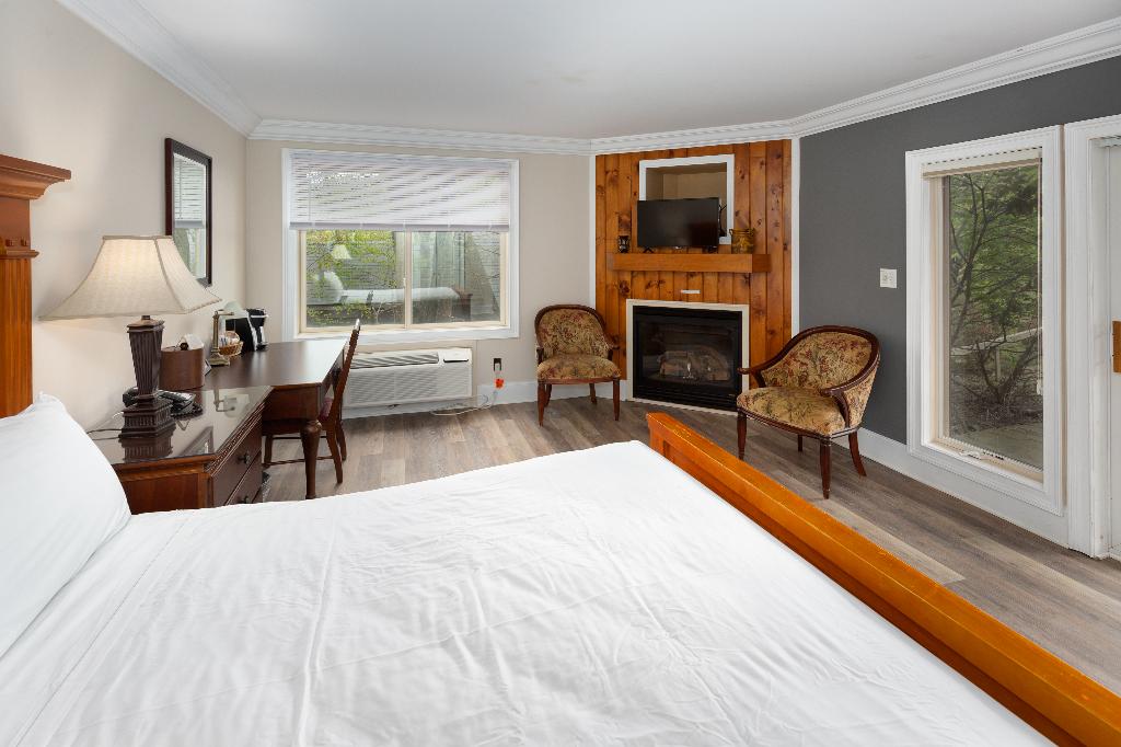 Crestwood Resort & Spa