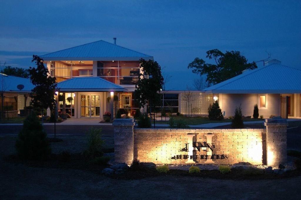 Huff Estates Inn & Winery