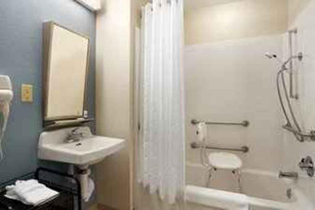 Microtel Inn & Suites By Wyndham Belle Chasse/New