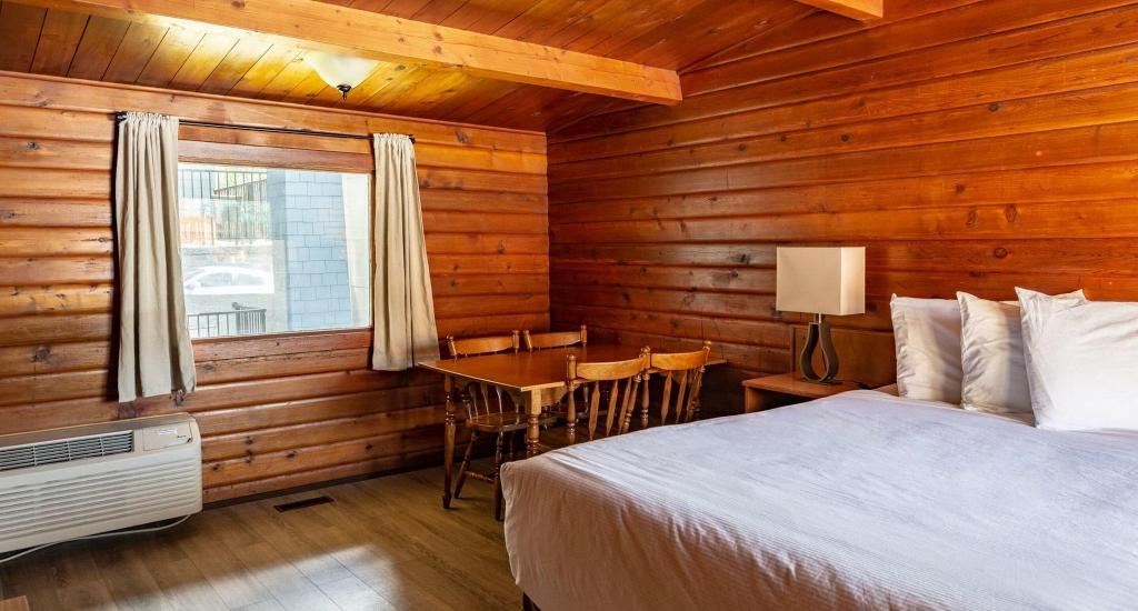 Rundle Mountain Lodge