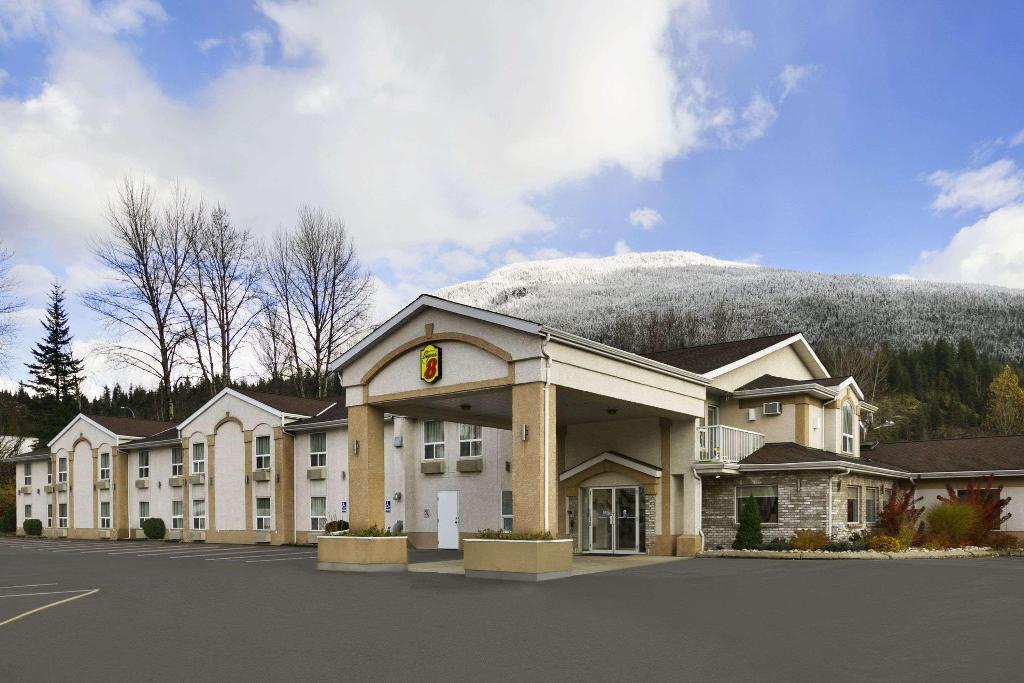 Super 8 by Wyndham Revelstoke