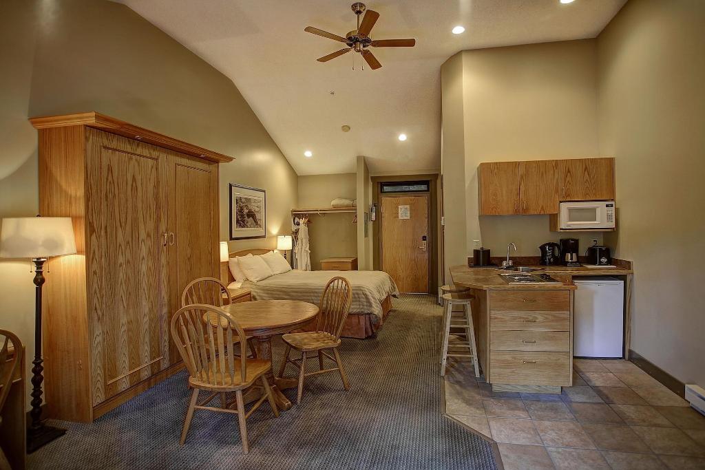 Tigh Na Mara Resort