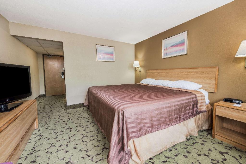 Travelodge by Wyndham Bloomington