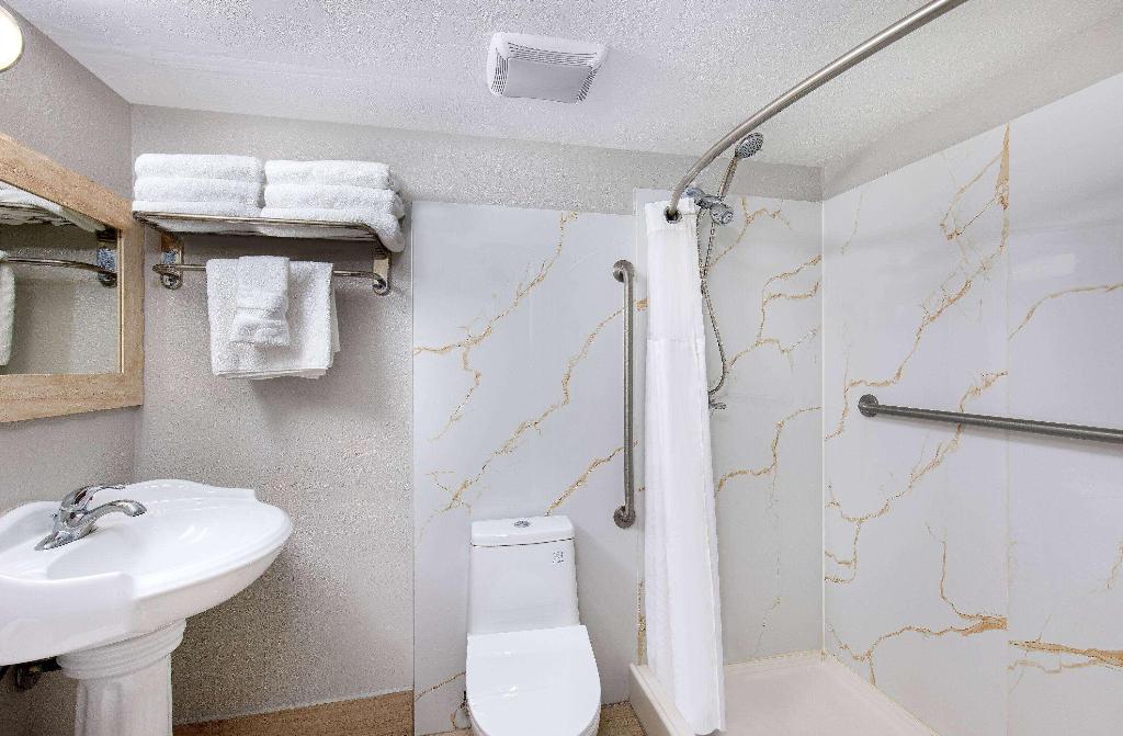 Ramada by Wyndham Bowling Green
