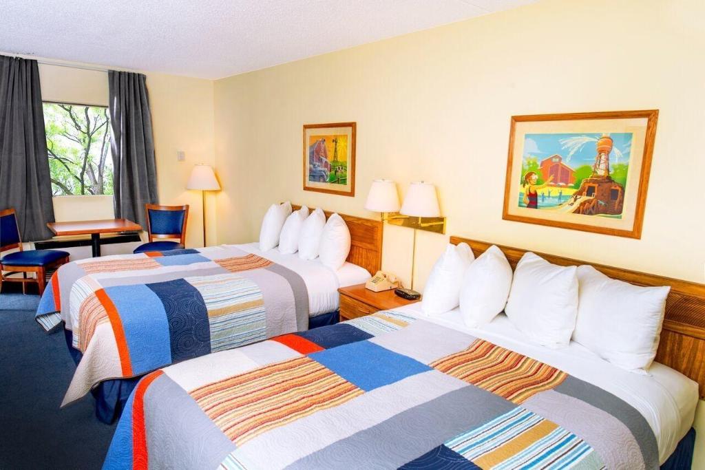 Grand Country Inn