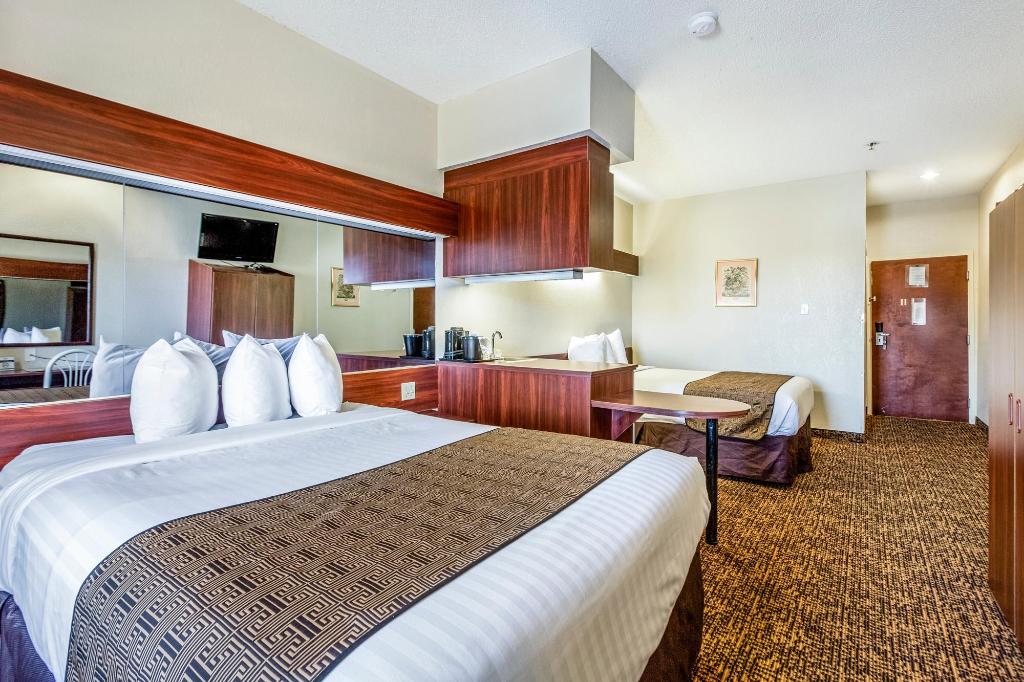 Trident Inn & Suites