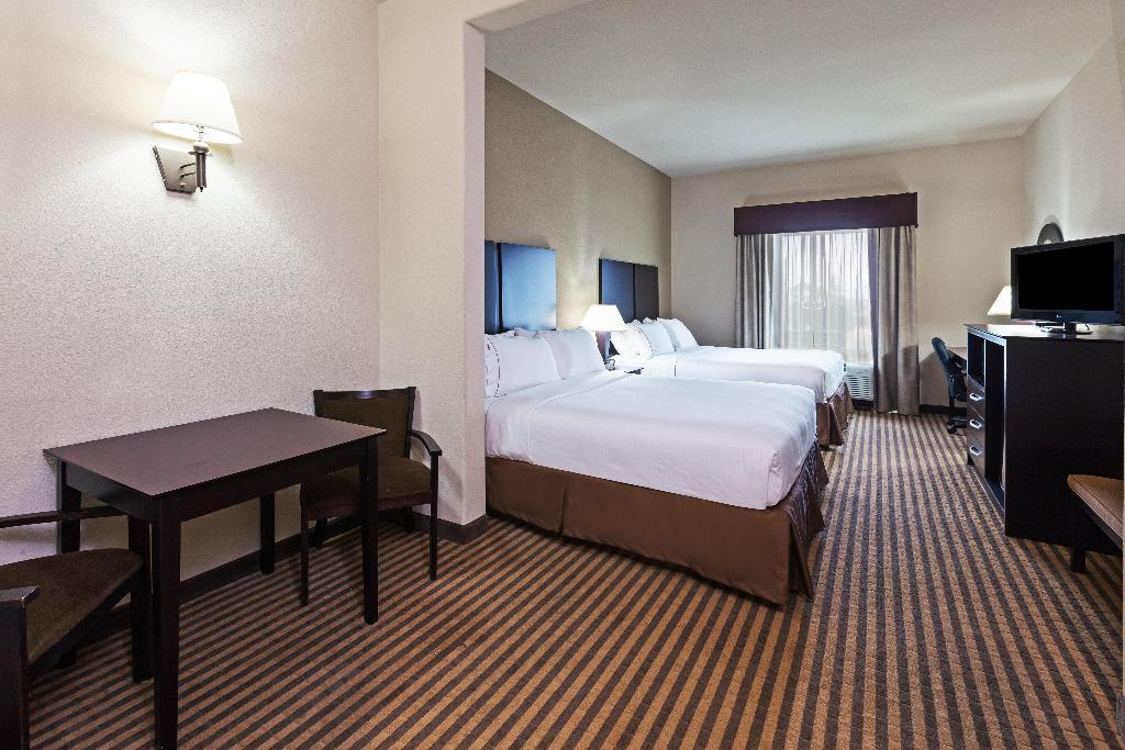 Holiday Inn Express & Suites Brady By IHG