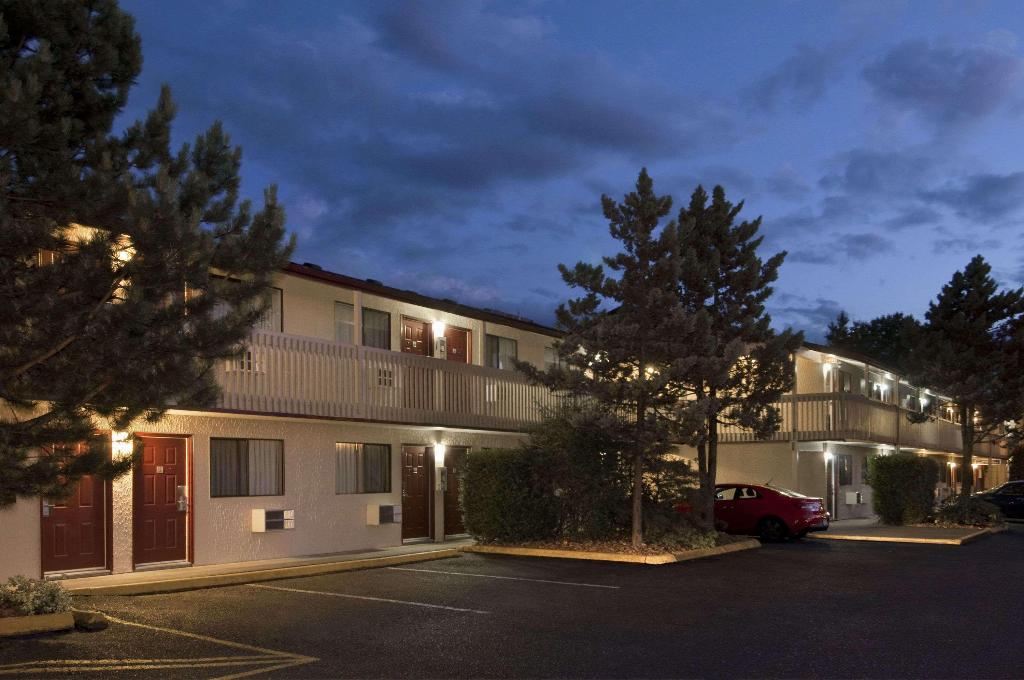 Travelodge by Wyndham Courtenay