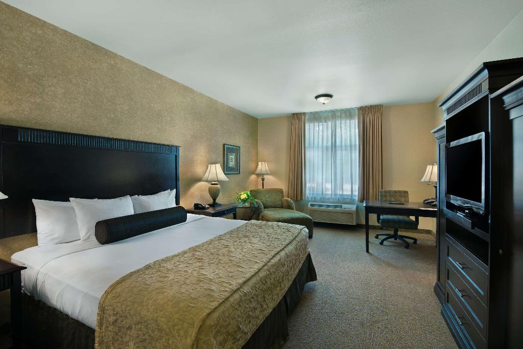 Oxford Suites Boise