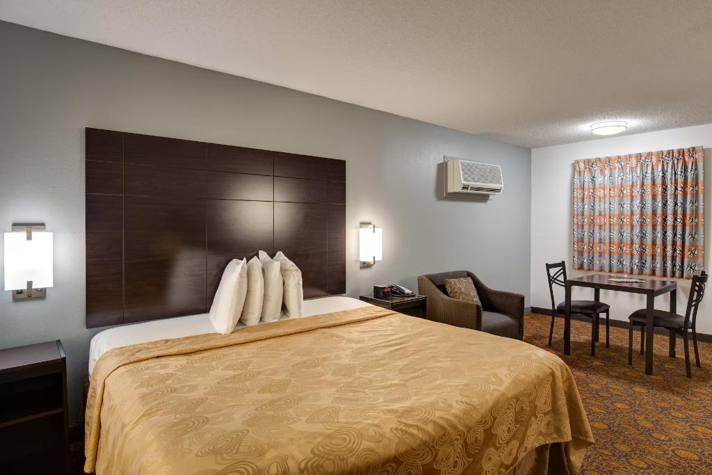 Howard Johnson Wyndham Branson Theatre District