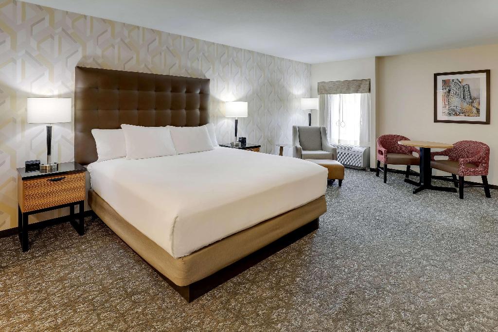 Drury Inn & Suites Birmingham Lakeshore Drive