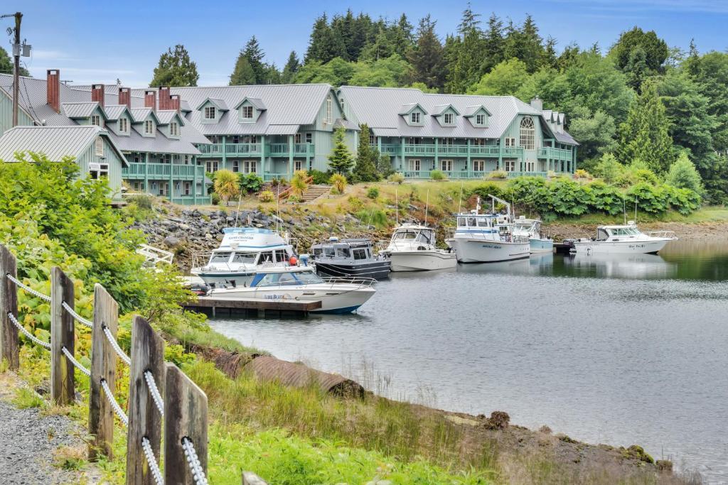 Canadian Princess Lodge And Marina