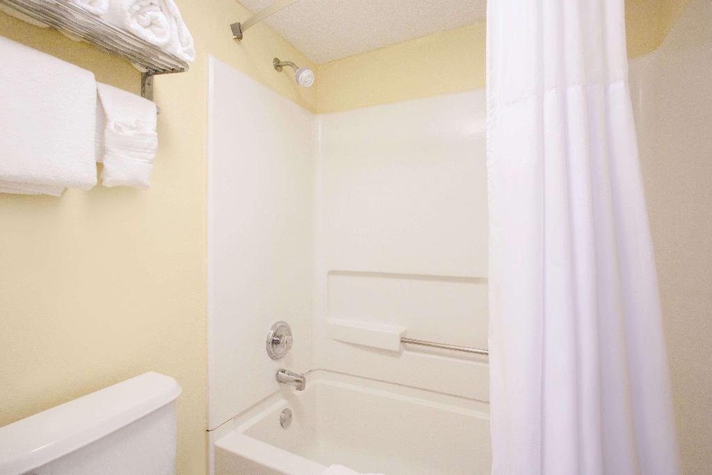 Days Inn by Wyndham Brooksville