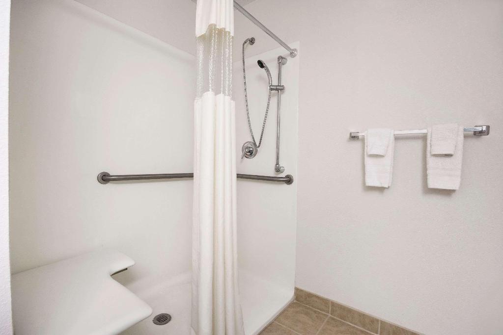 Days Inn by Wyndham Shelby