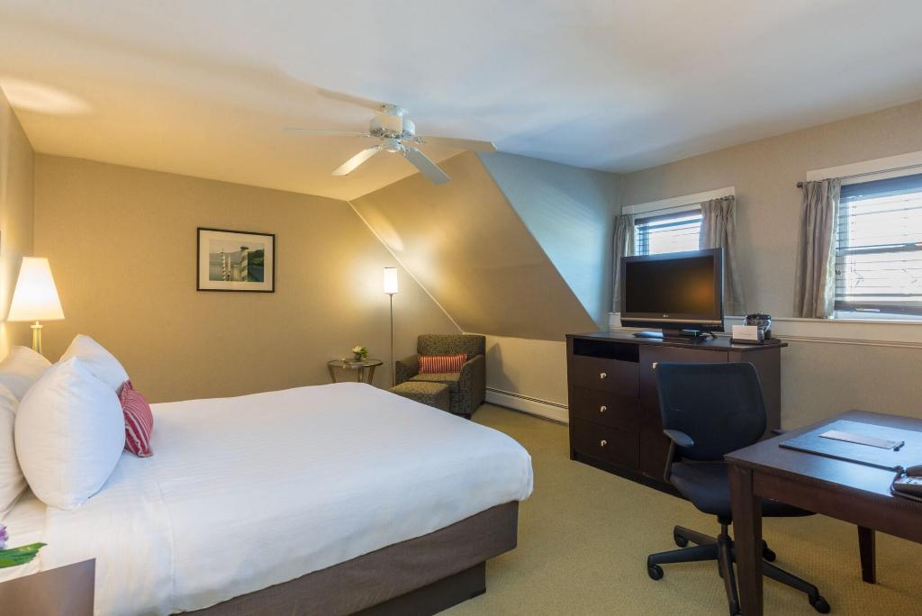Centennial Inn