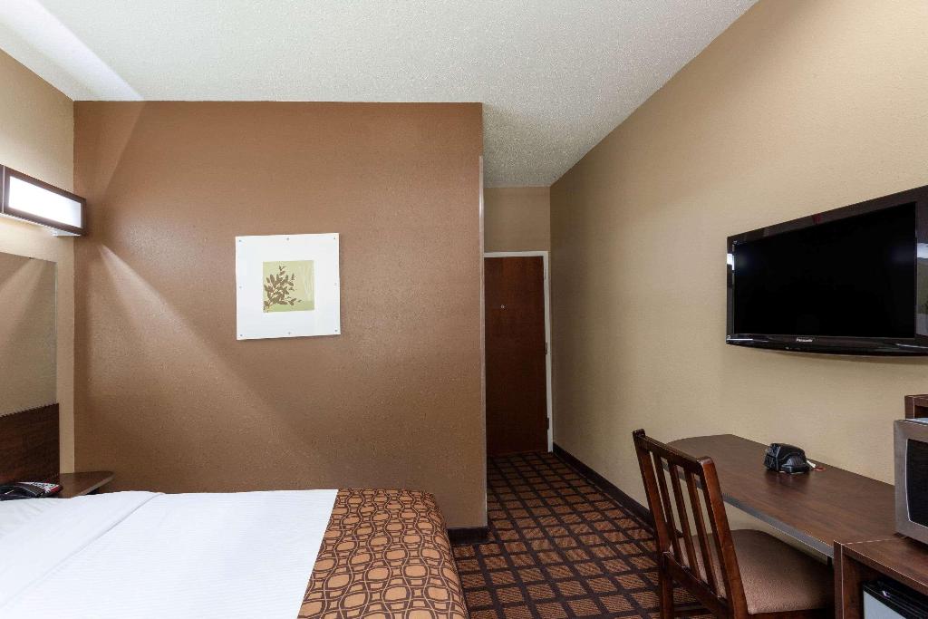 Microtel Inn & Suites By Wyndham Columbia/At Fort