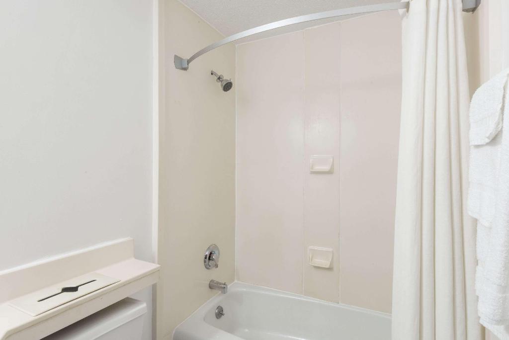 Super 8 by Wyndham Old Saybrook