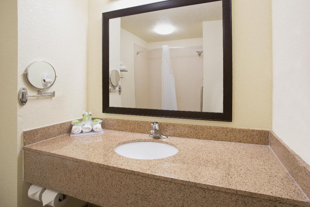 Holiday Inn Express Suites Truth Or Consequences