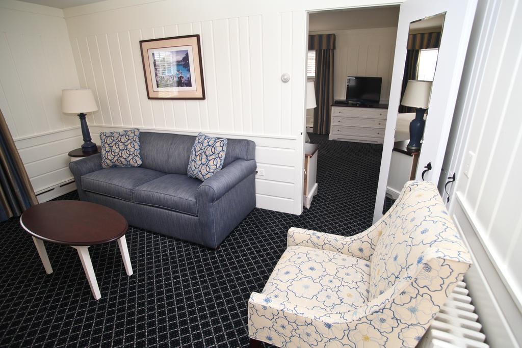 Coonamessett Inn