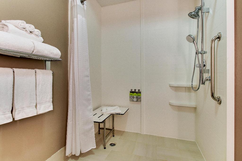 Holiday Inn Express Columbus Ft Benning Maingate