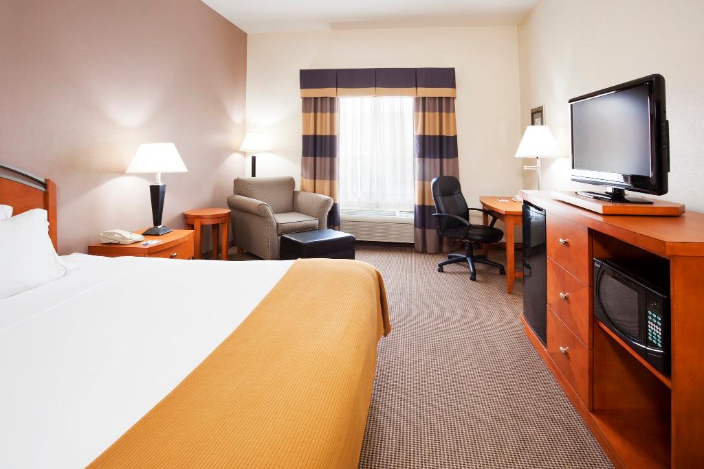 Holiday Inn Express Forest City